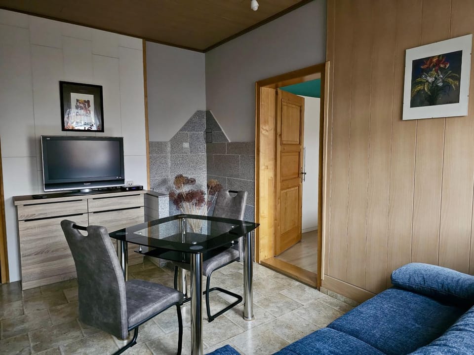 TV and multimedia, Kitchen or kitchenette, Living room, Seating area, Dining area, Evening entertainment