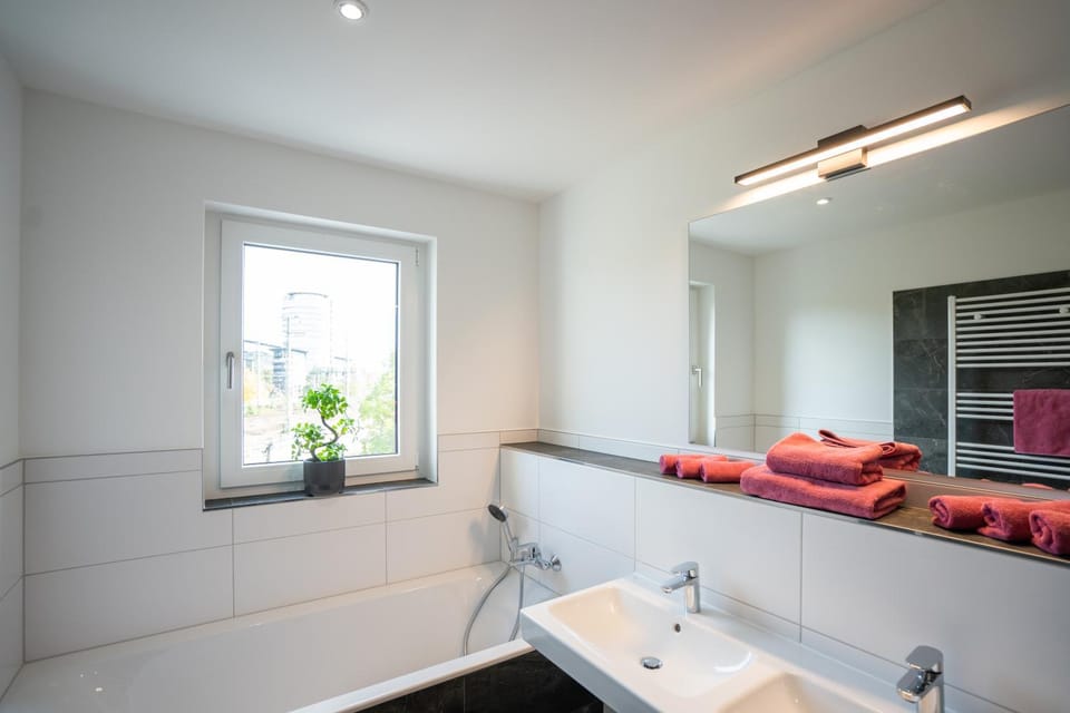 Bathroom, Bath, towels