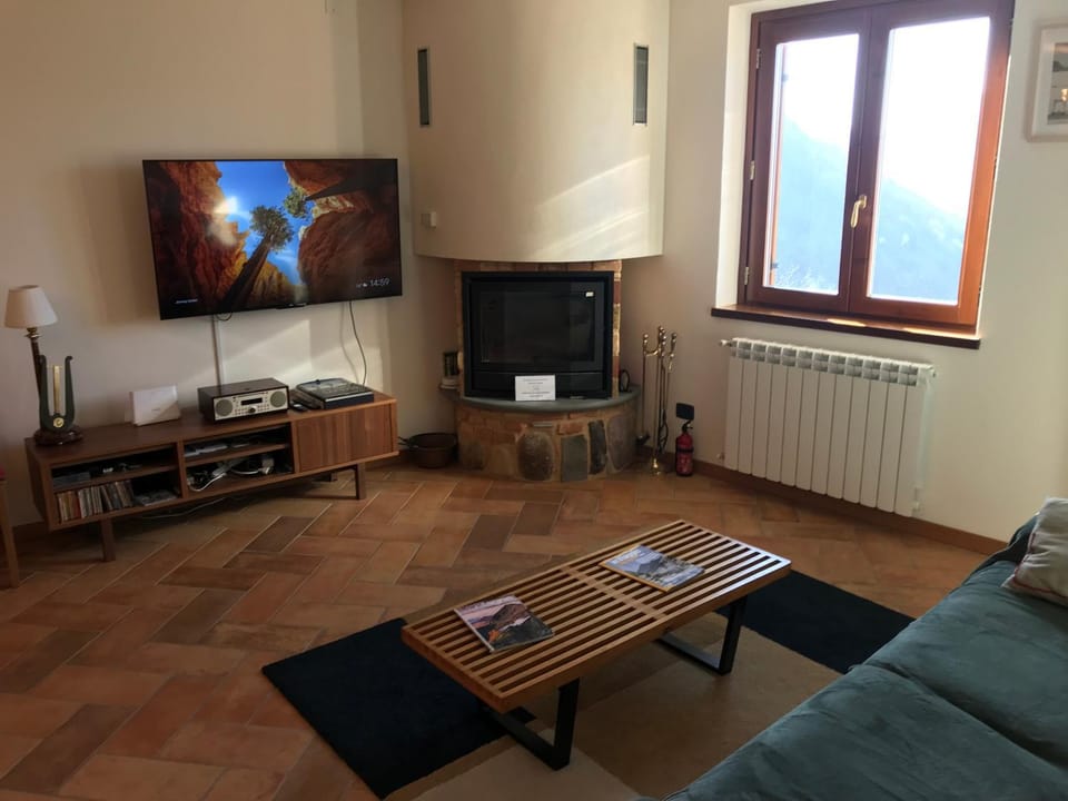 TV and multimedia, Living room, Evening entertainment, fireplace, fireplace