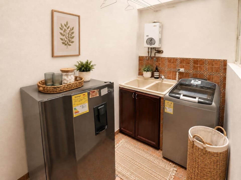 minibar, washing machine