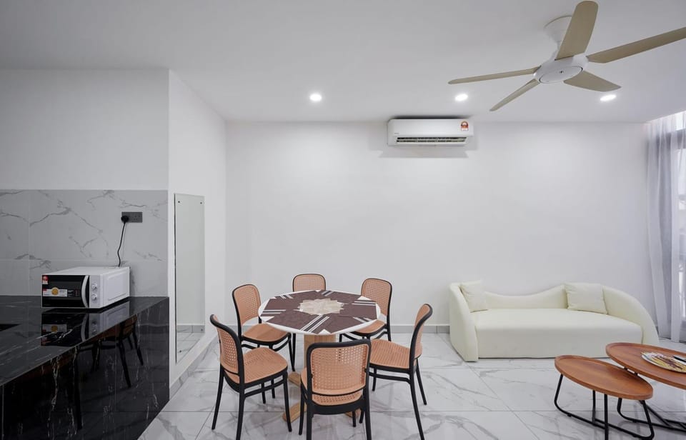 Living room, Dining area