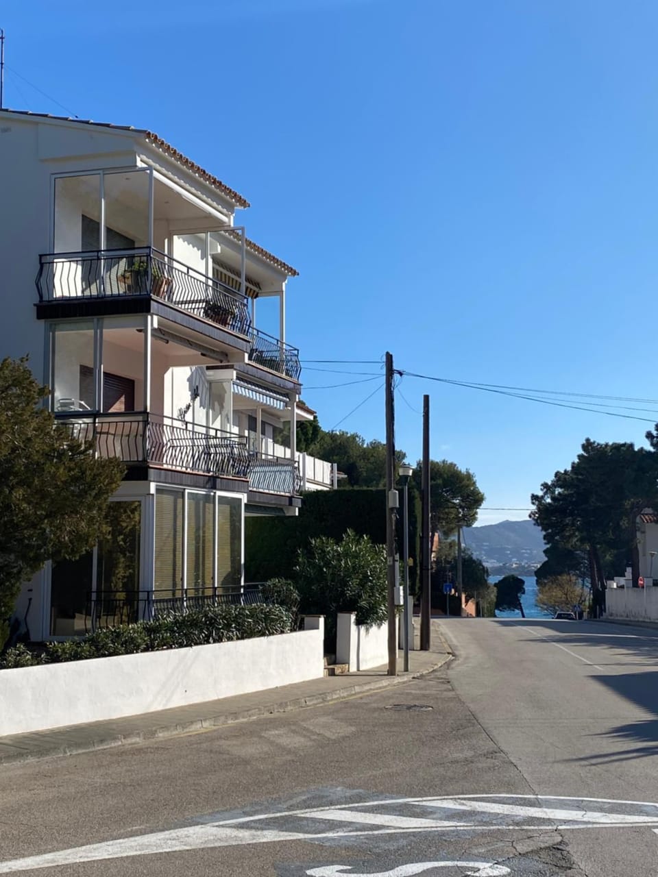 Property building, Patio, Balcony/Terrace, Sea view, Street view