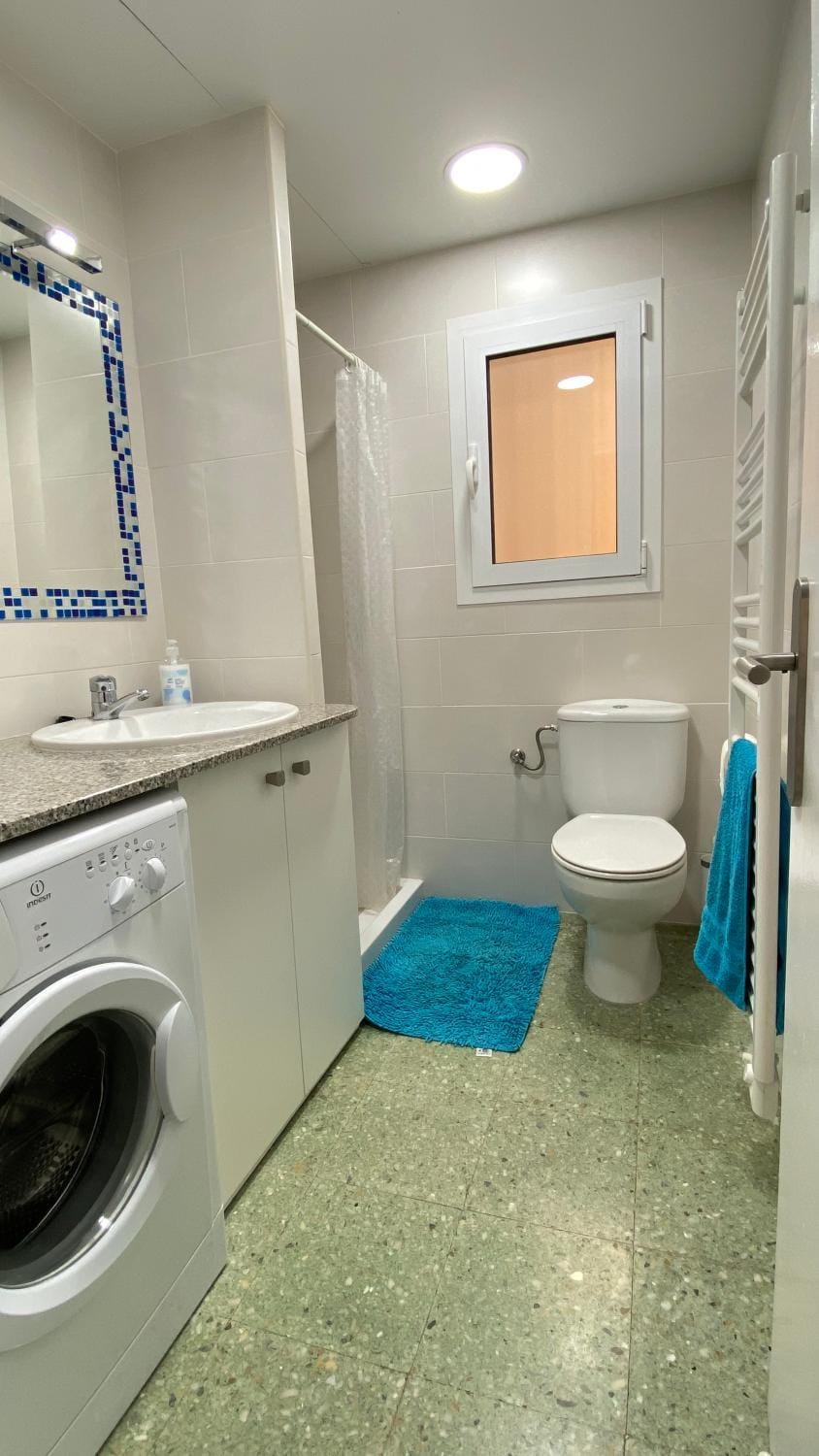 Shower, Toilet, Bathroom, towels, washing machine