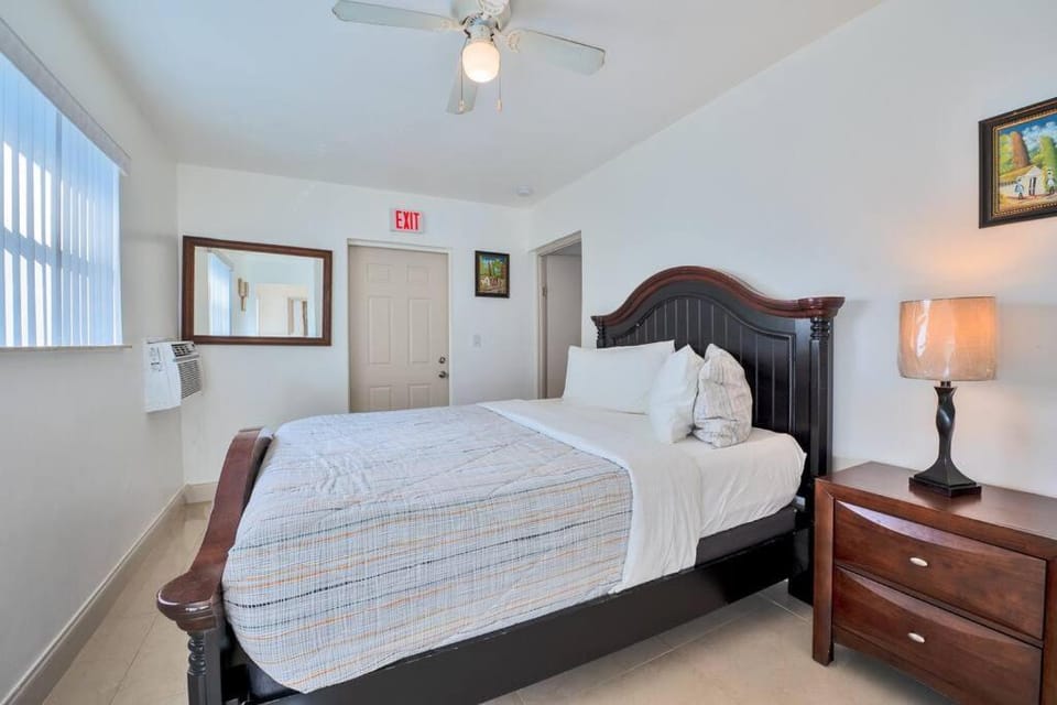 Bed, Photo of the whole room, Bedroom, fireplace