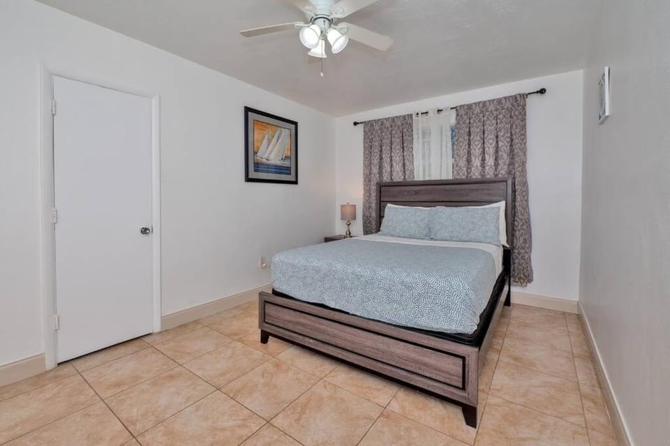 Bed, Photo of the whole room, Bedroom, fireplace