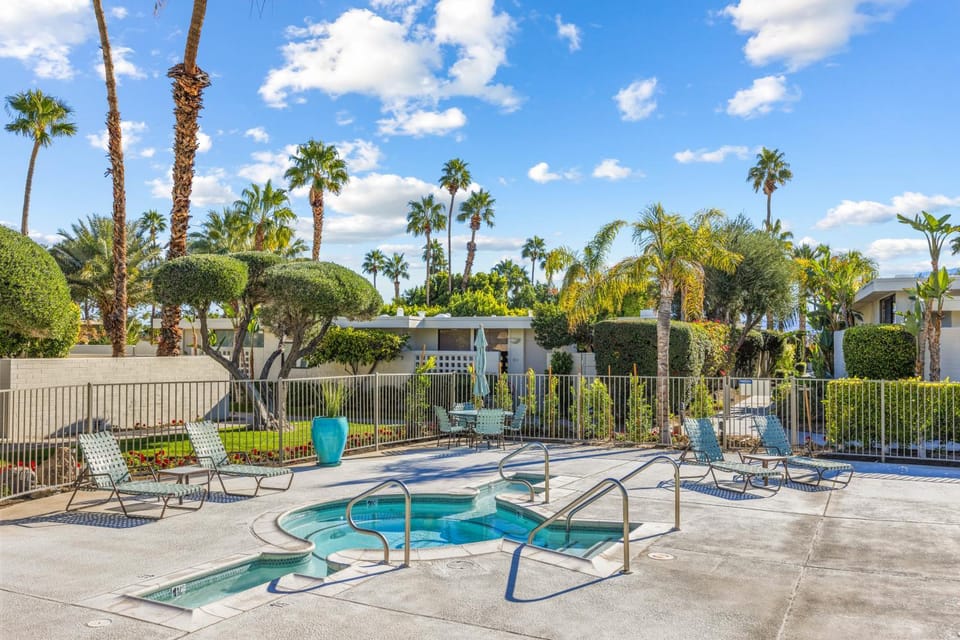 Hot Tub, Swimming pool