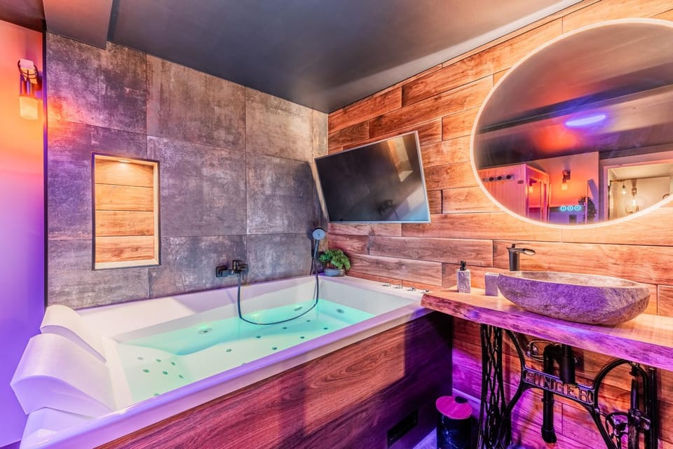 Hot Tub, Hot Tub, Bathroom, TV and multimedia, Spa and wellness centre/facilities, Bath