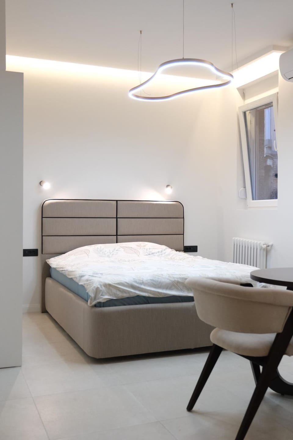 Bed, Living room, Photo of the whole room, Bedroom