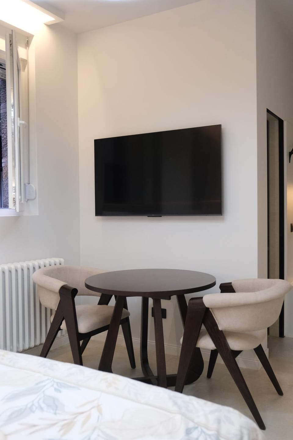 TV and multimedia, Living room, Seating area, Dining area, Evening entertainment