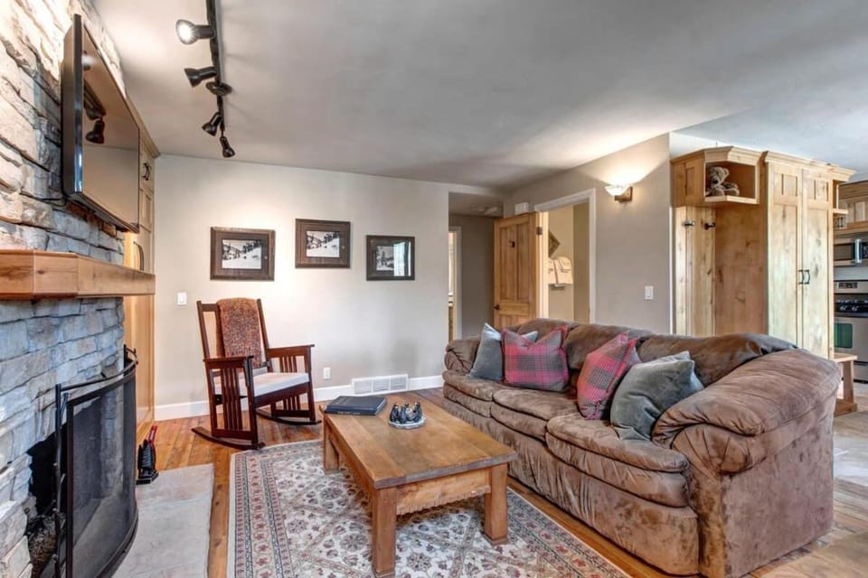 Quaint 2BR Retreat Heart of Town Steps from Lift House in Park City