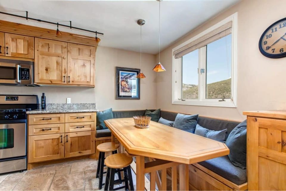 Quaint 2BR Retreat Heart of Town Steps from Lift House in Park City