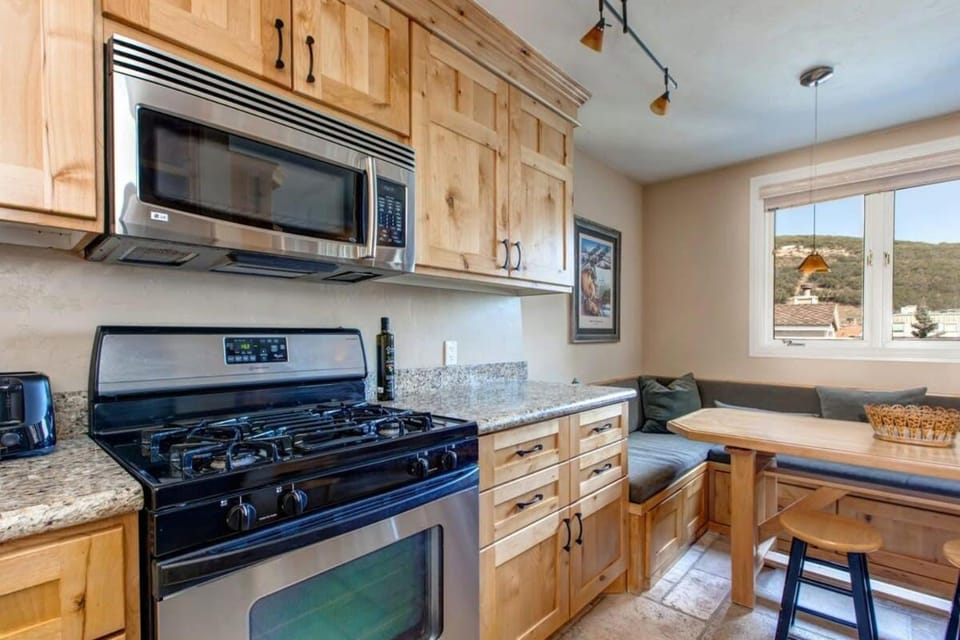 Quaint 2BR Retreat Heart of Town Steps from Lift House in Park City