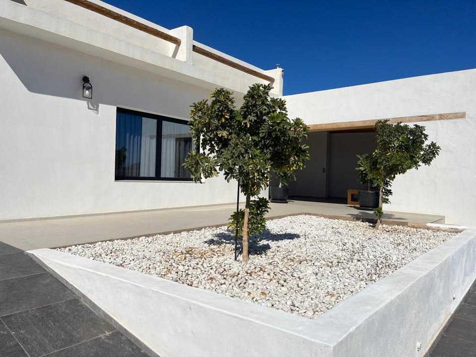 Property building, Facade/entrance, Day