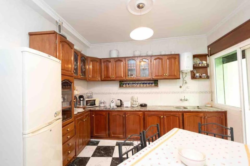 Tétouan Martil Spacieux 2CH 2SDB Confort Parking Gratuit & WIFI FIBRE OPTIQUE!!! Apartment in Tangier-Tétouan-Al Hoceima