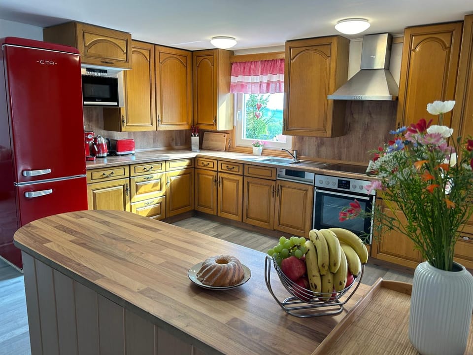 Kitchen or kitchenette, Food, dishwasher, oven, pet friendly, stove, toaster
