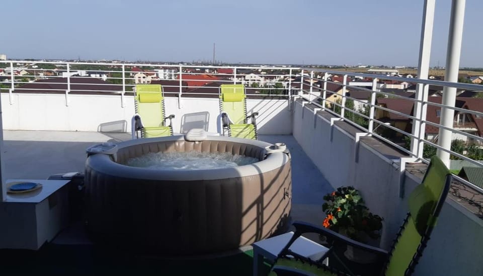 Hot Tub, Hot Tub