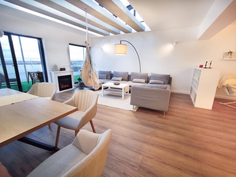 TV and multimedia, Living room, Seating area, Dining area, flat iron