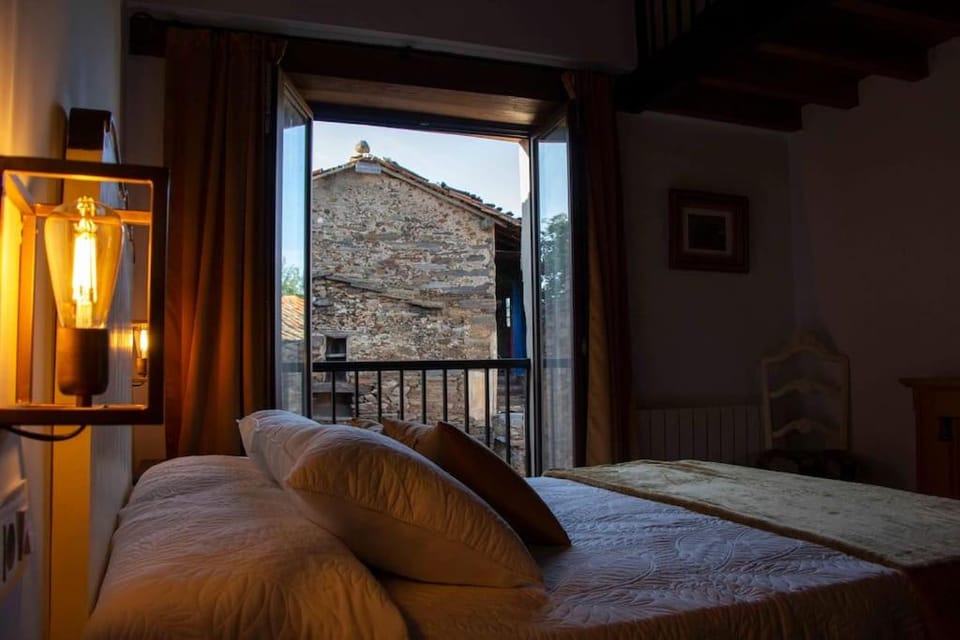 Natural landscape, Photo of the whole room, Bedroom