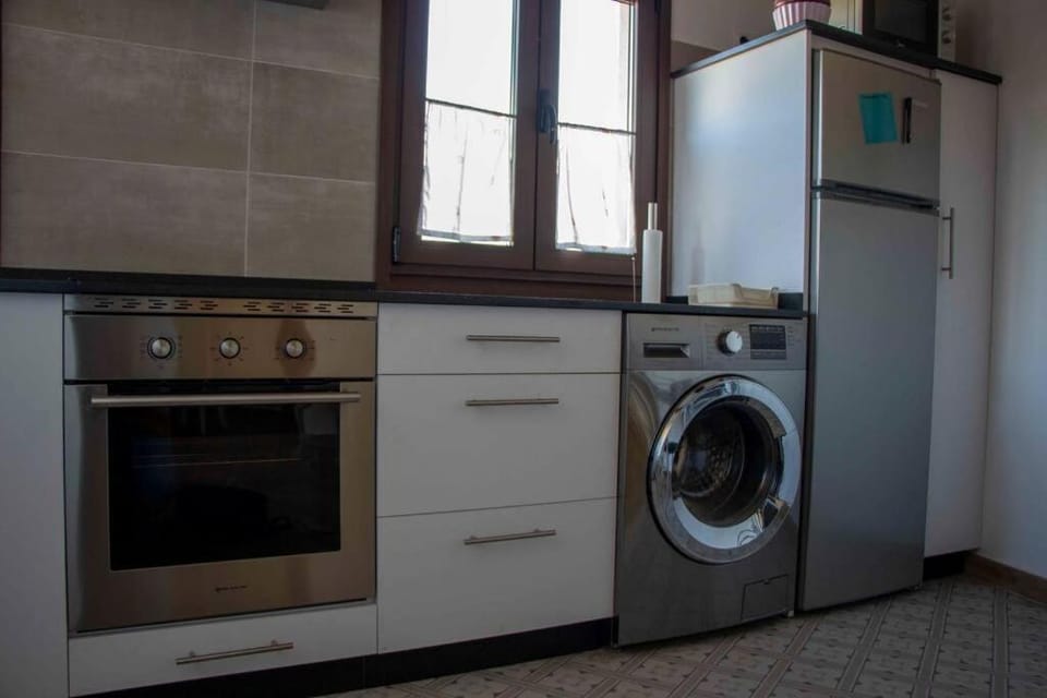 Kitchen or kitchenette, dishwasher, pet friendly, washing machine, dryer