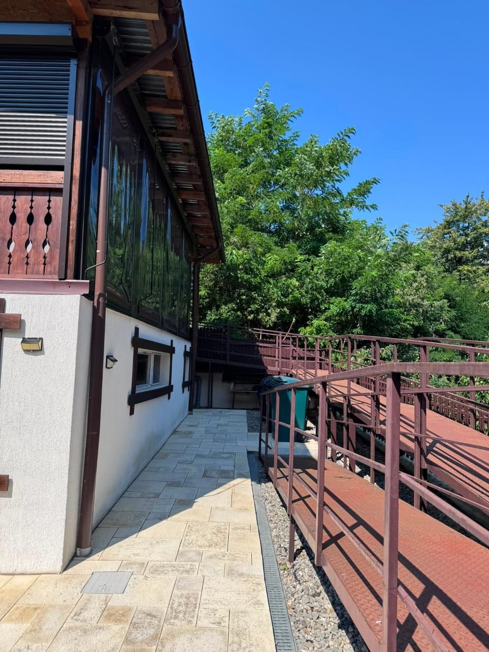 Property building, Day, Balcony/Terrace, Facility for disabled guests
