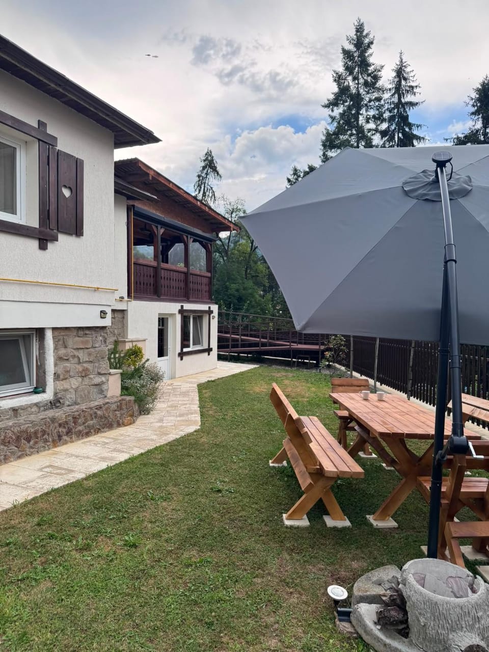 Property building, Patio, Day, Garden, Balcony/Terrace, Dining area, Garden view