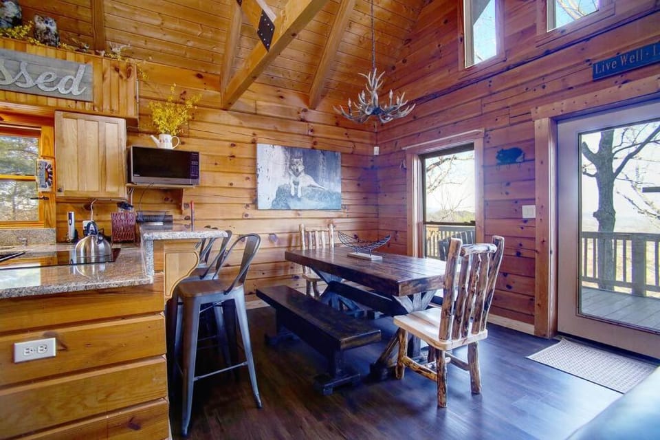 Great Views-4 bedrms-hot tub-Wi-Fi-BBQ House in Sevier County