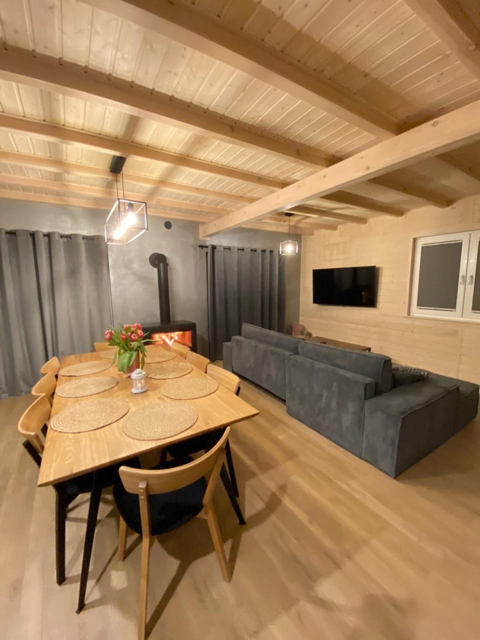 Communal lounge/ TV room, TV and multimedia, Living room, Seating area, Dining area, Evening entertainment