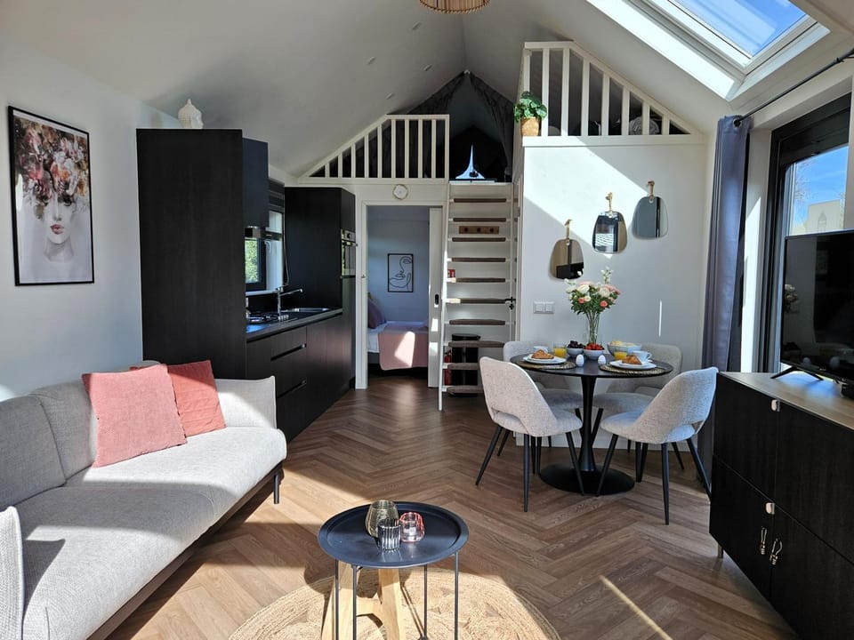 Dining area, kitchen
