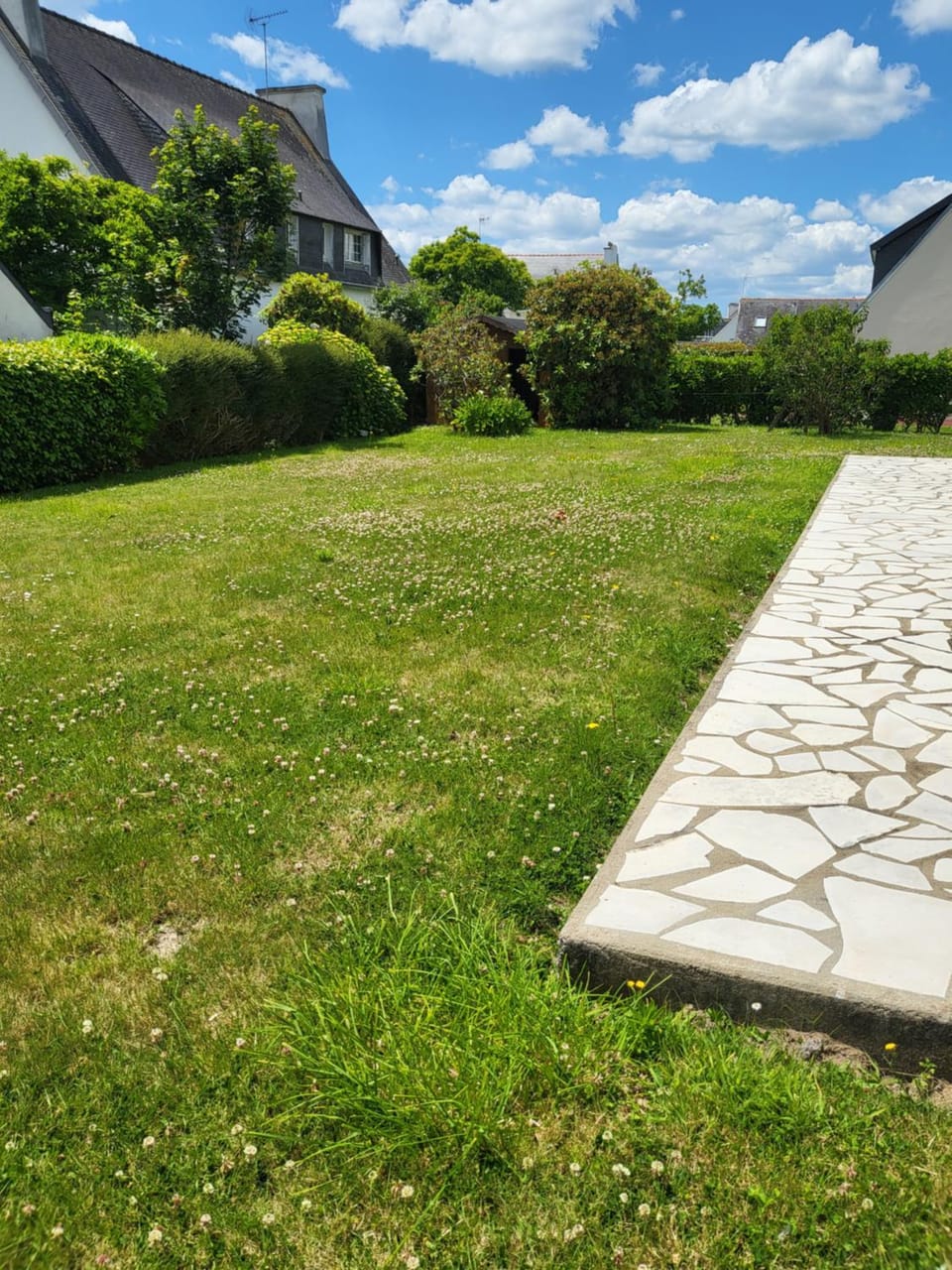 "La Familiale de Kerambigorn" grande maison dans un quartier calme, juste à coté de la superbe plage de Kerambigorn dans la station Balnéaire de Beg-Meil! House in Fouesnant