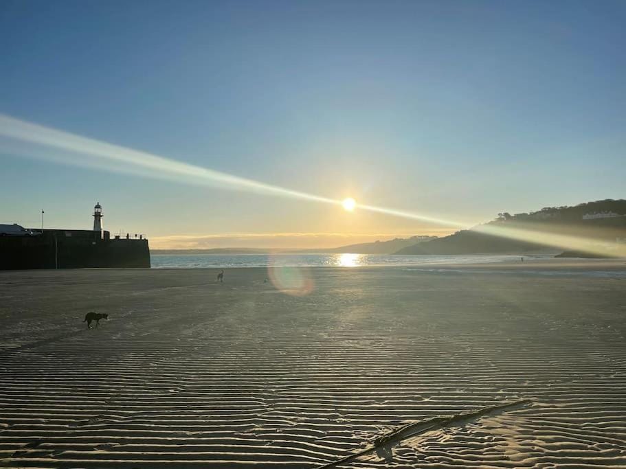 Nearby landmark, Day, Natural landscape, Beach, Sunrise
