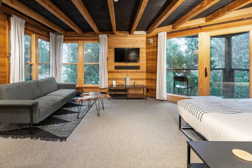 Oregon Coast Modern at Neahkahnie Beach House in Washington