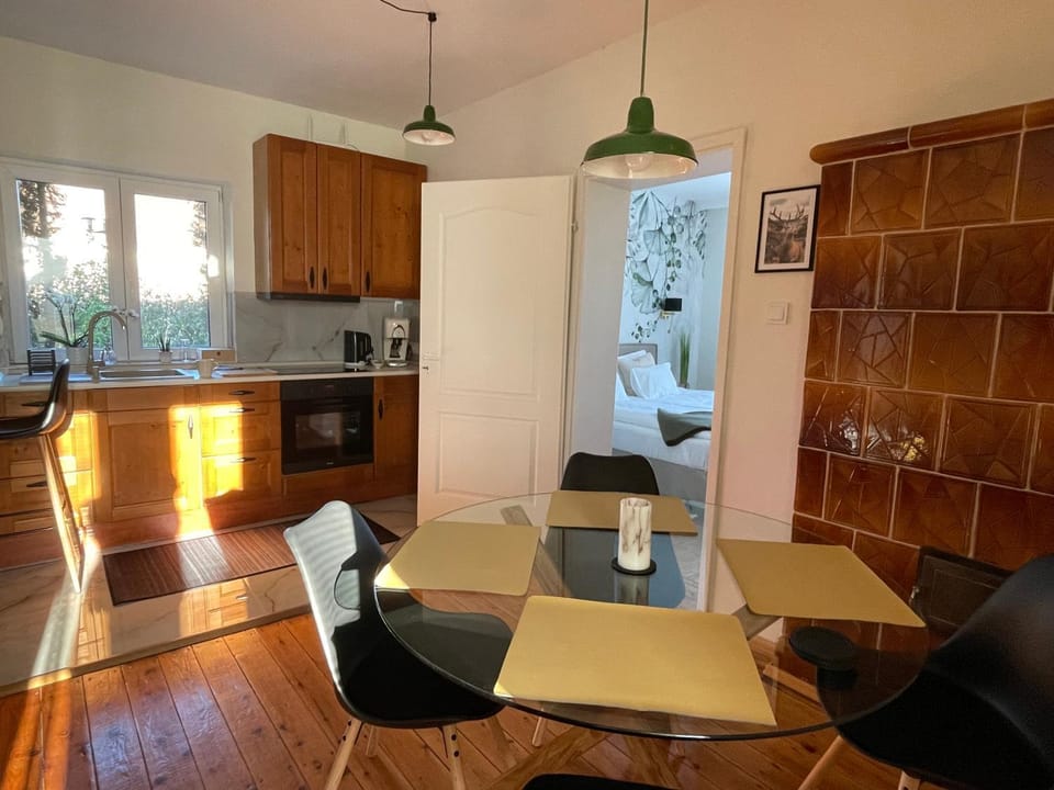 Kitchen or kitchenette, Dining area, pet friendly, stove
