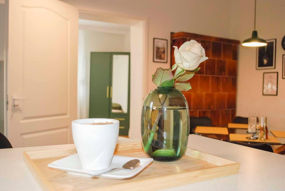 Coffee/tea facilities, Kitchen or kitchenette, Dining area