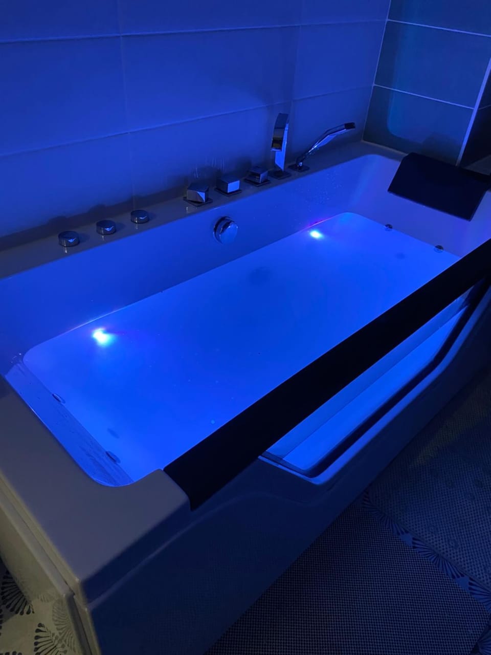 Hot Tub, Bath