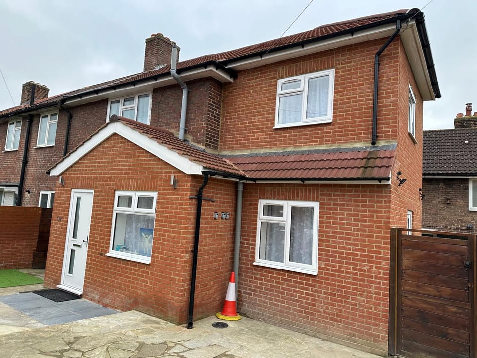 Cosy Smart/Small Double Room in Keedonwood Road Bromley Bed and Breakfast in Bromley