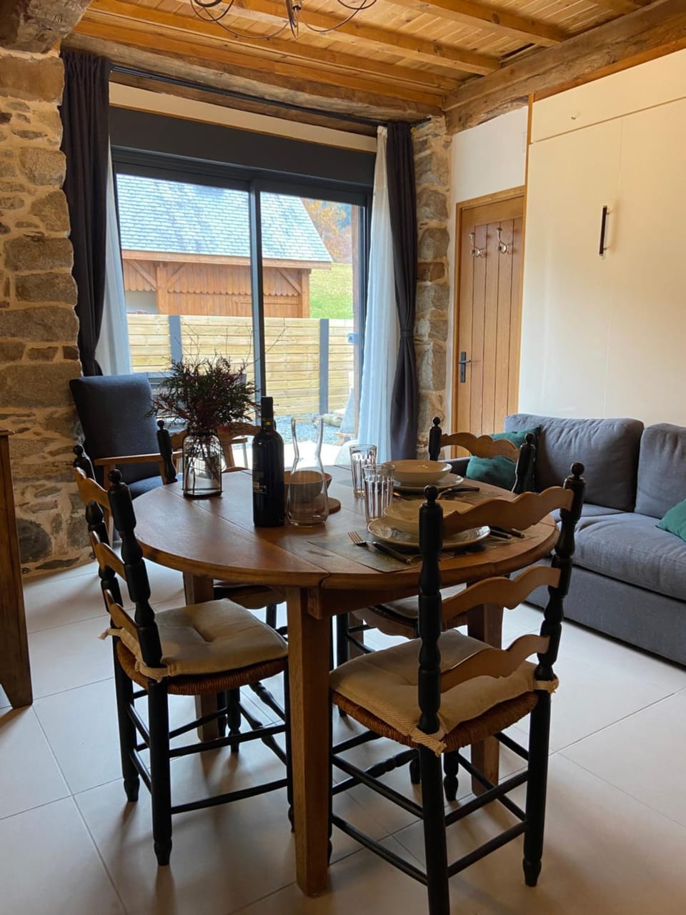 Seating area, Dining area