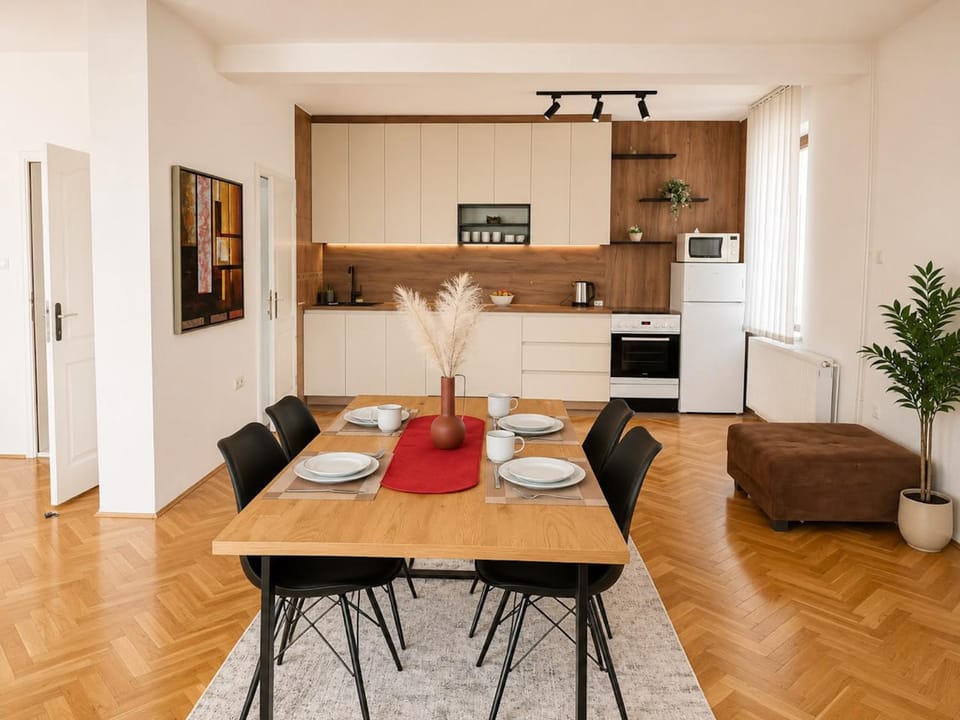 Dining area, kitchen
