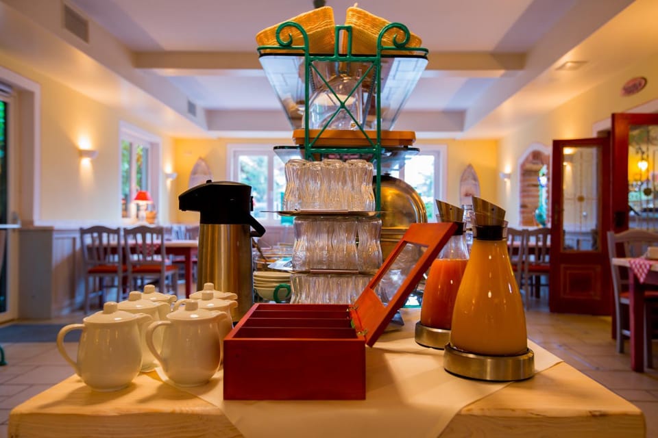 Restaurant/places to eat, Buffet breakfast