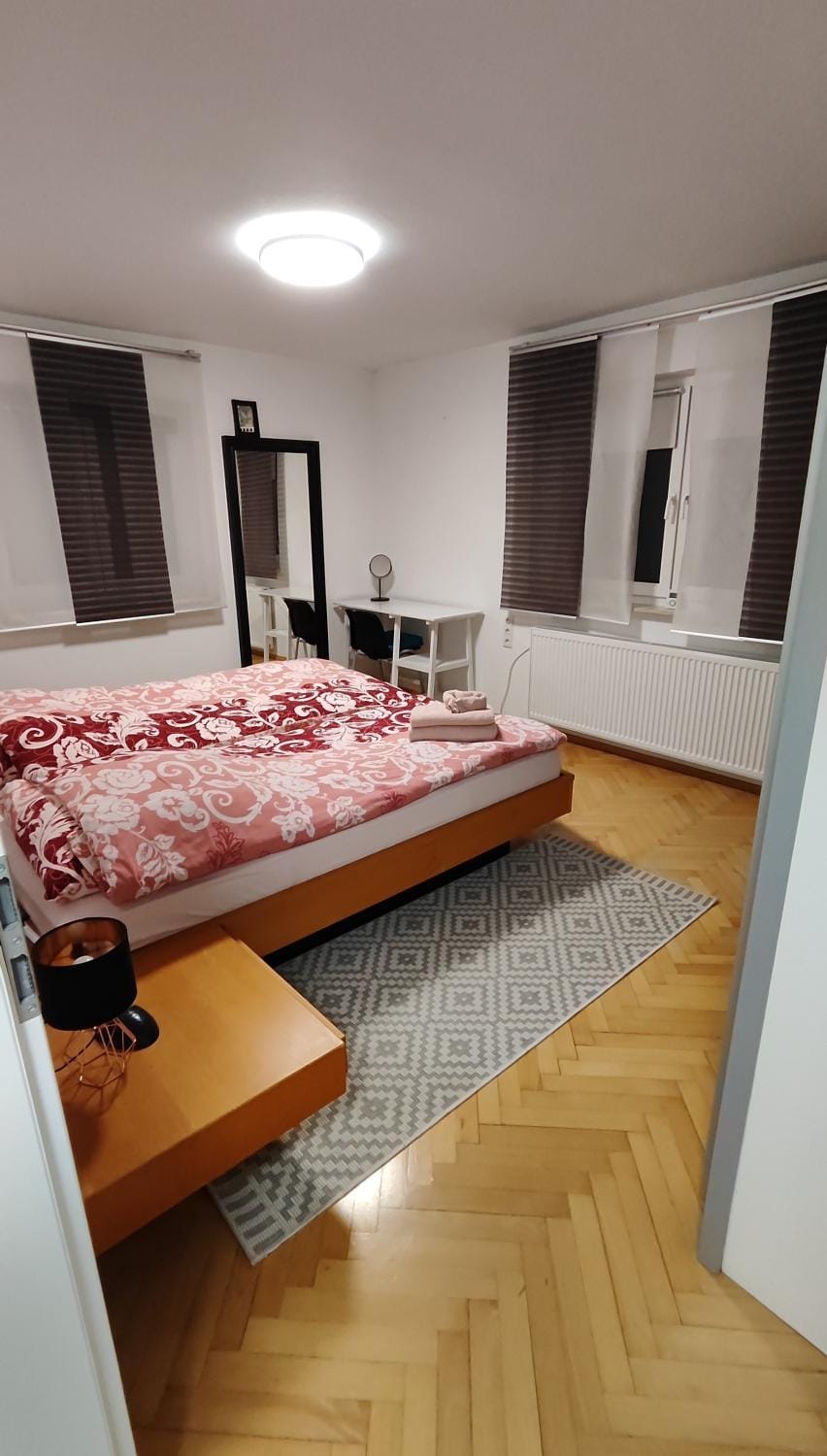 Photo of the whole room, Bedroom