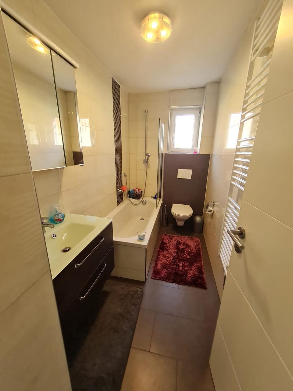 Bathroom, towels
