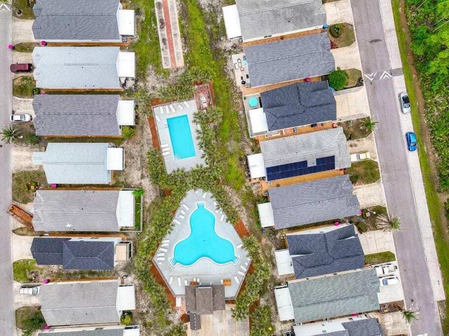 Bird's eye view, Pool view, Swimming pool, Location