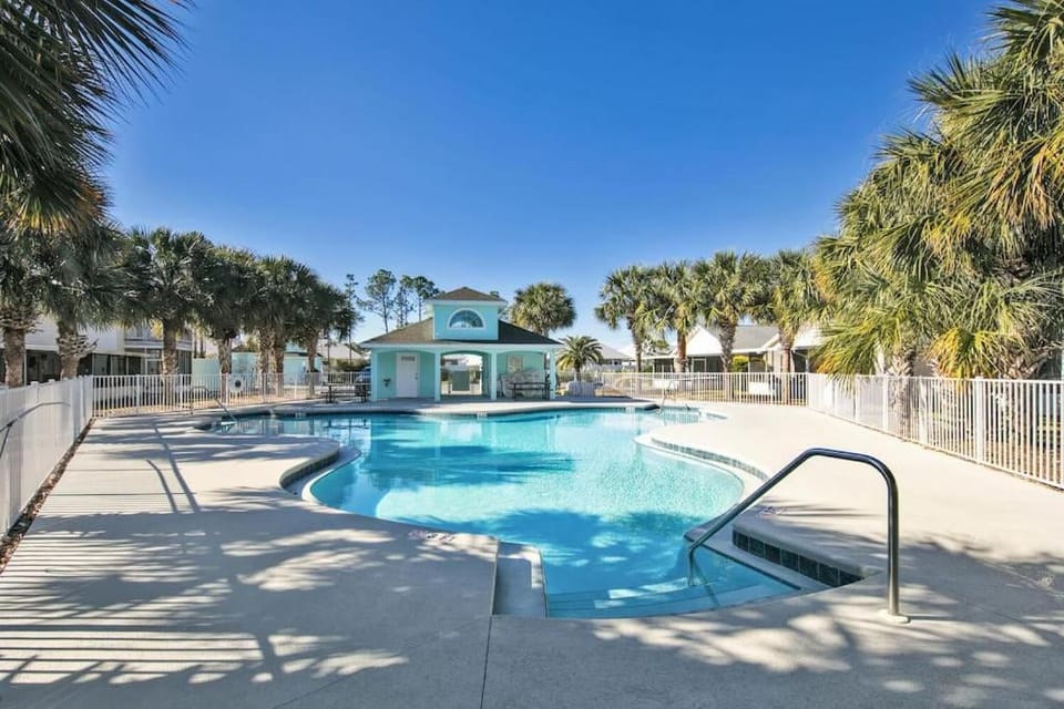 Pool view, Swimming pool