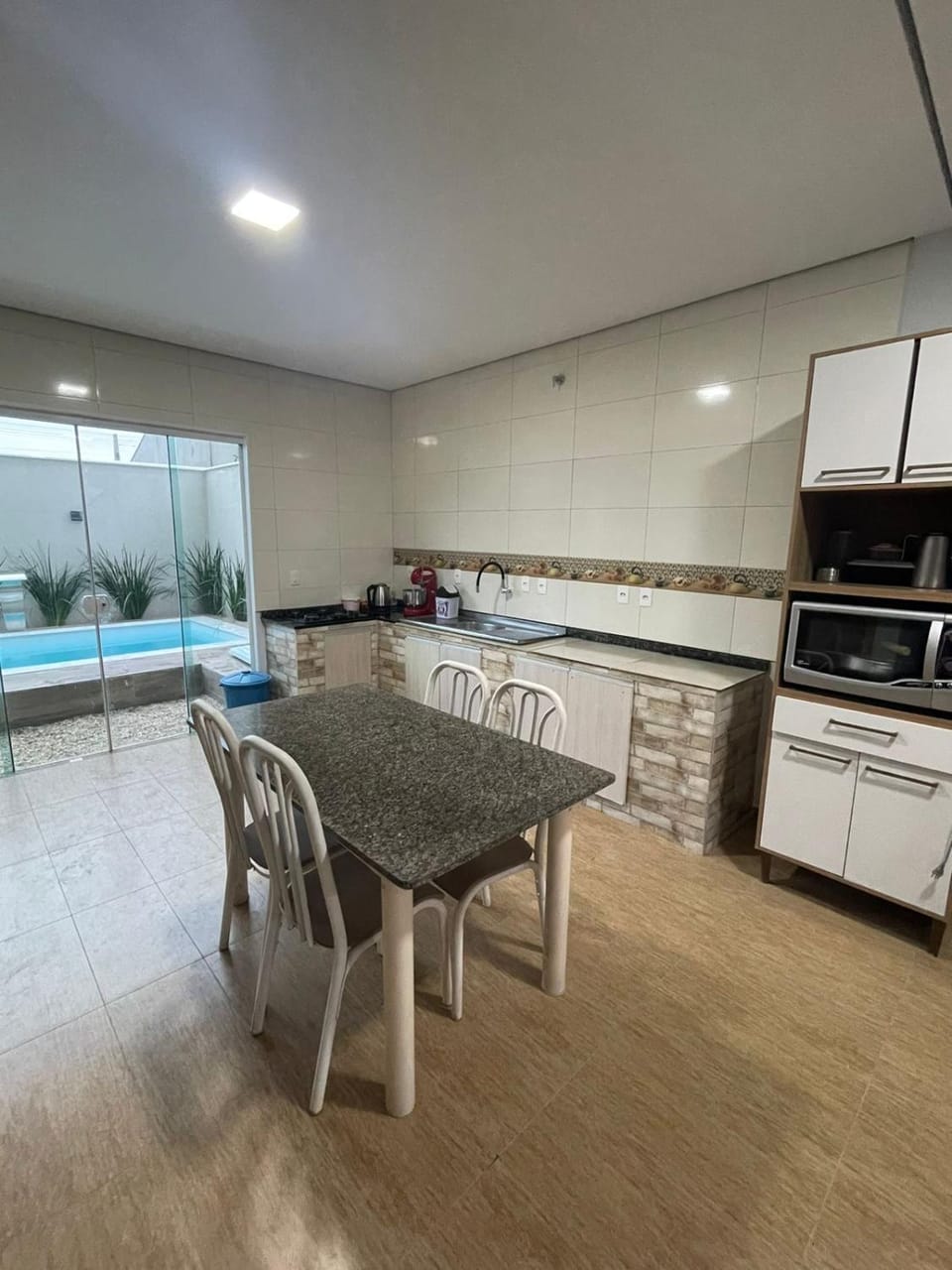 Kitchen or kitchenette, Dining area, minibar, pet friendly, stove