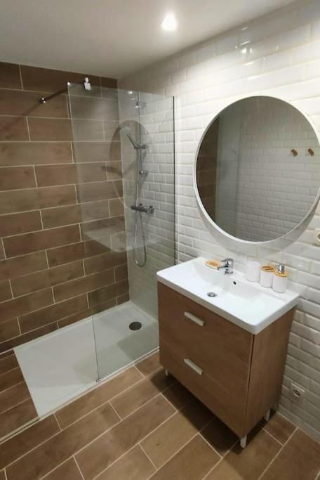 Shower, Bathroom, towels