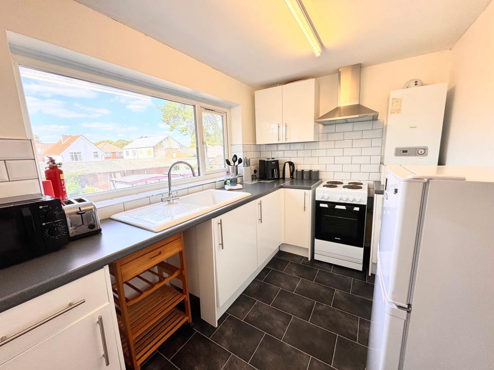 Central Modern Flat in Southampton, Sleeps 5, Free Off-Road Parking, Close to Hospital, Cruise terminal and Centre, Great for contractors, friends & families Apartment in Southampton