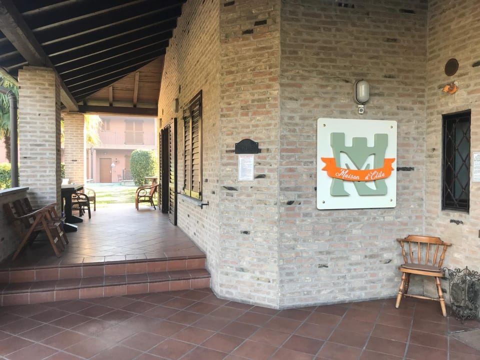 Patio, Facade/entrance