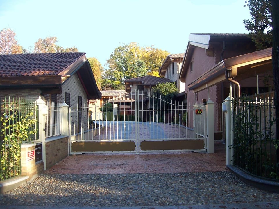Facade/entrance, Facade/entrance