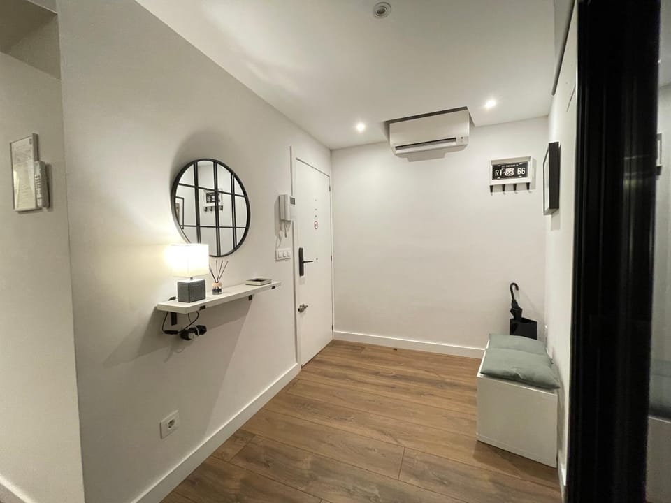 Lobby or reception, air conditioner