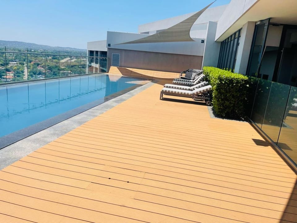 Menlyn Maine Luxury Apartments 11th & 14th floor with Balcony Apartment in Pretoria