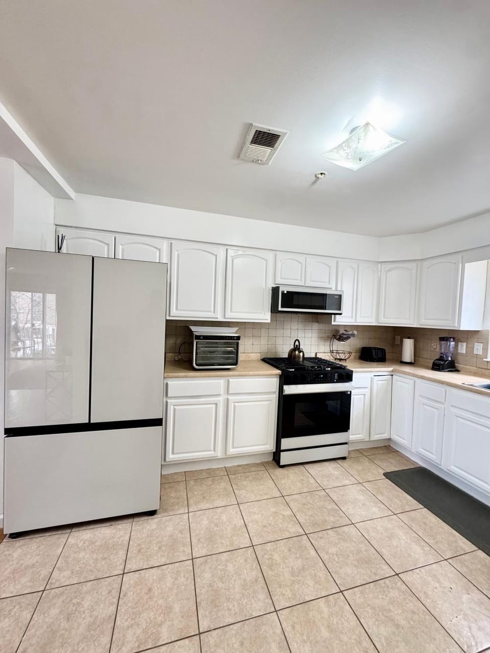 Kitchen or kitchenette, dishwasher, stove, toaster